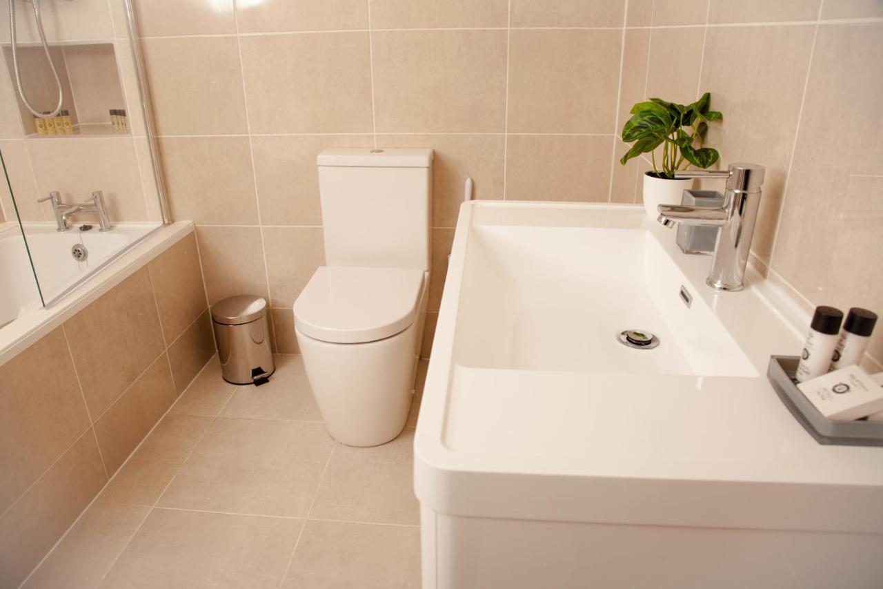 High Life Serviced Apartments - Old Town Суиндън Екстериор снимка