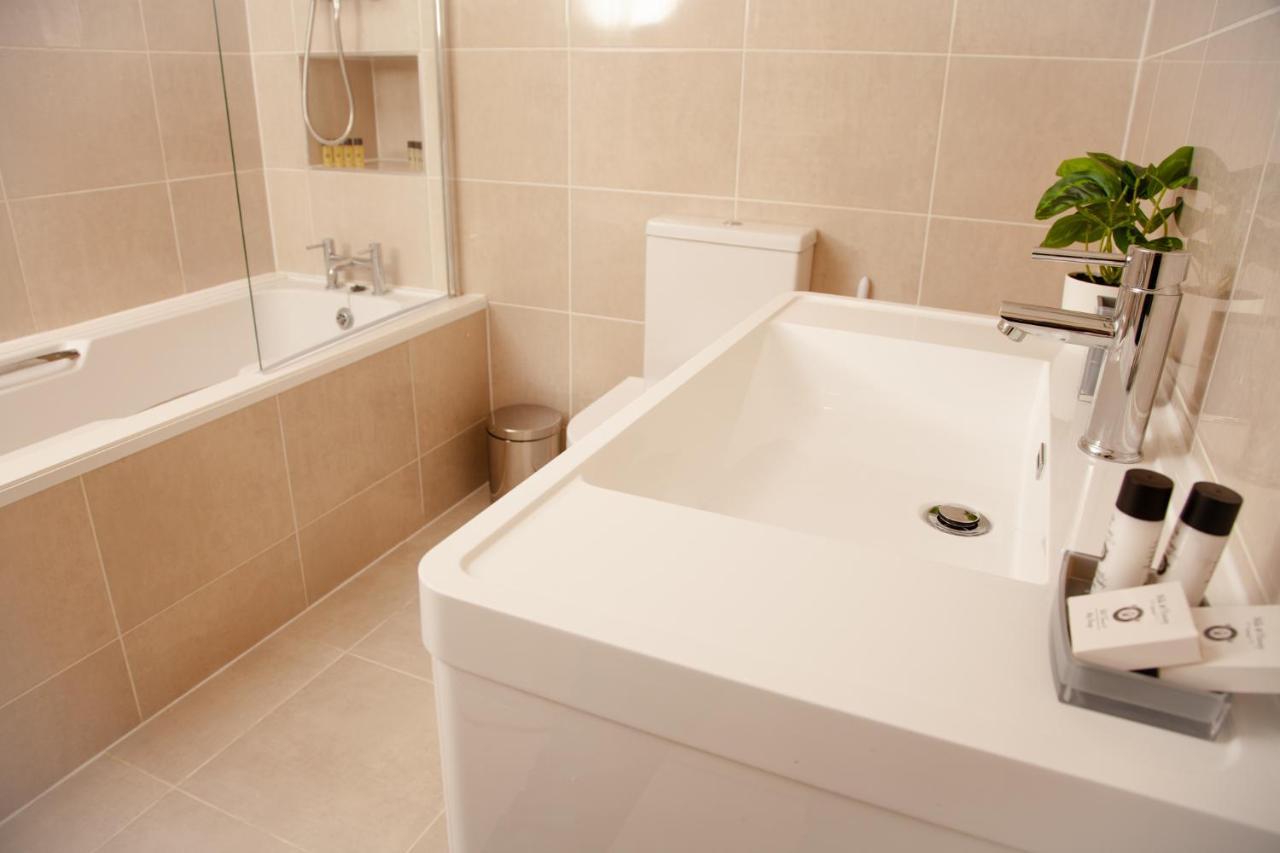 High Life Serviced Apartments - Old Town Суиндън Екстериор снимка