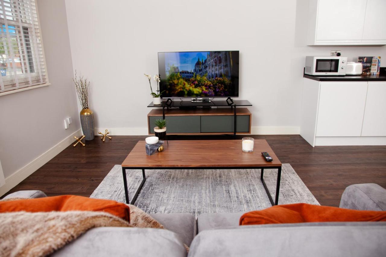 High Life Serviced Apartments - Old Town Суиндън Екстериор снимка