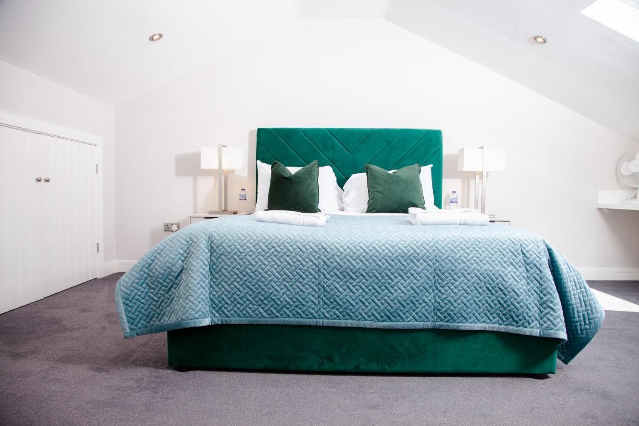 High Life Serviced Apartments - Old Town Суиндън Екстериор снимка
