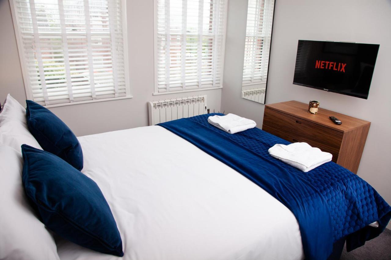High Life Serviced Apartments - Old Town Суиндън Екстериор снимка