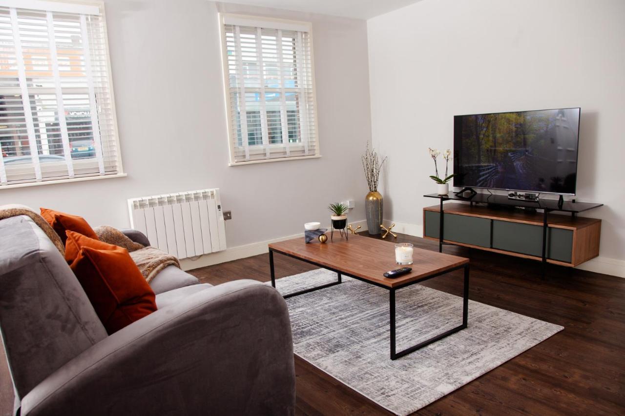 High Life Serviced Apartments - Old Town Суиндън Екстериор снимка