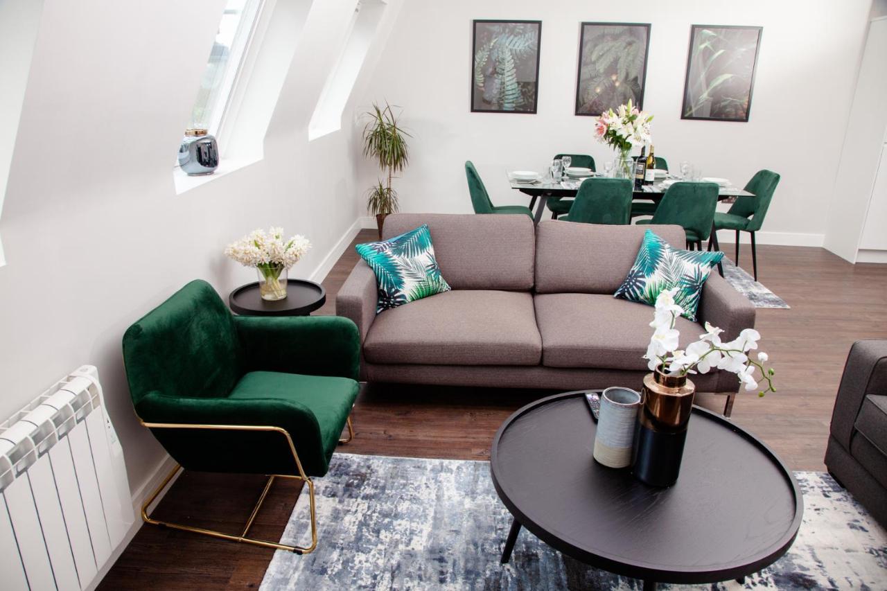 High Life Serviced Apartments - Old Town Суиндън Екстериор снимка