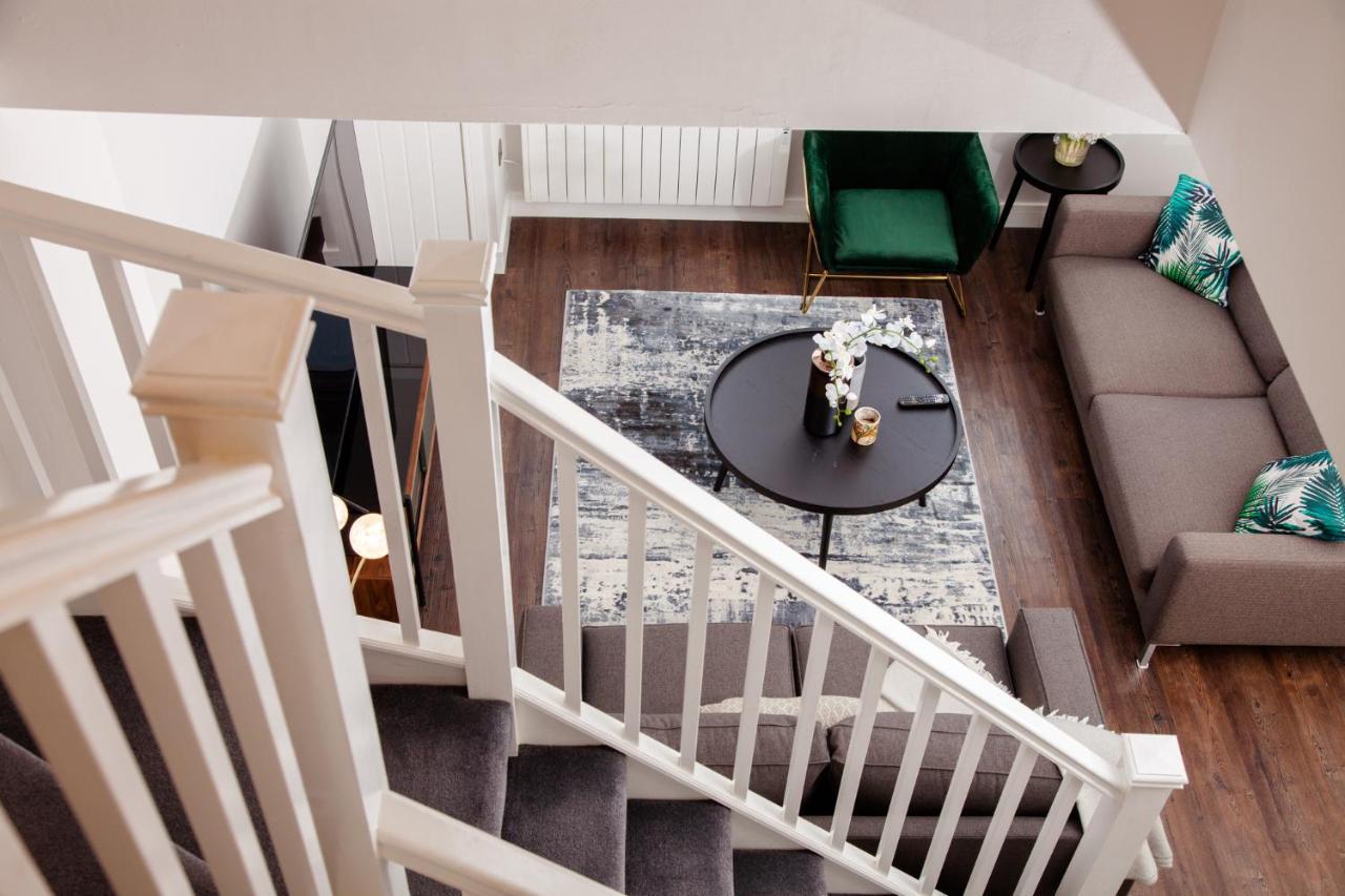 High Life Serviced Apartments - Old Town Суиндън Екстериор снимка