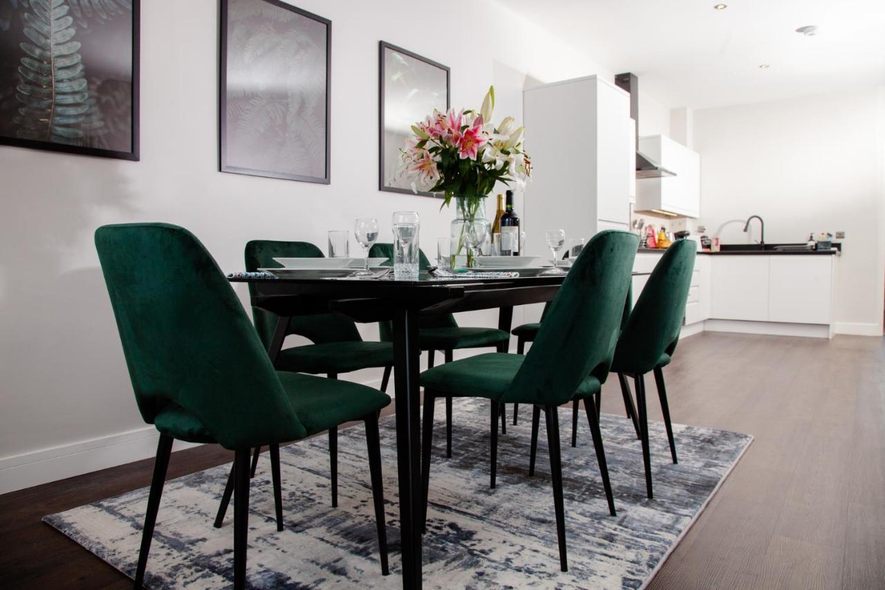High Life Serviced Apartments - Old Town Суиндън Екстериор снимка