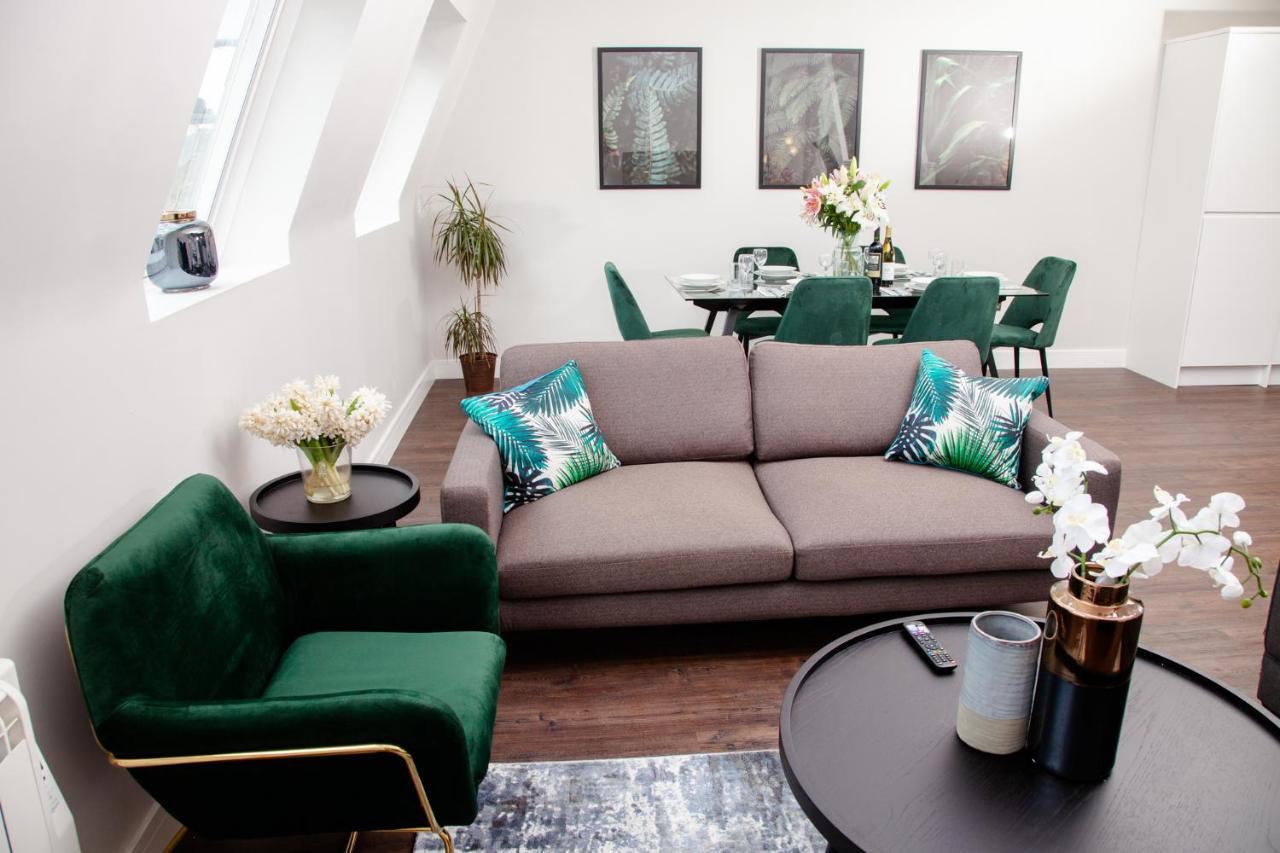 High Life Serviced Apartments - Old Town Суиндън Екстериор снимка